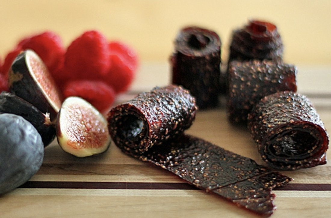 Winter is a great time to cozy up in the kitchen and test drive recipes for next summer's trips. Here's one that sounds super tasty - home made fruit leather! adventure-journal.com/camp-recipes/h…