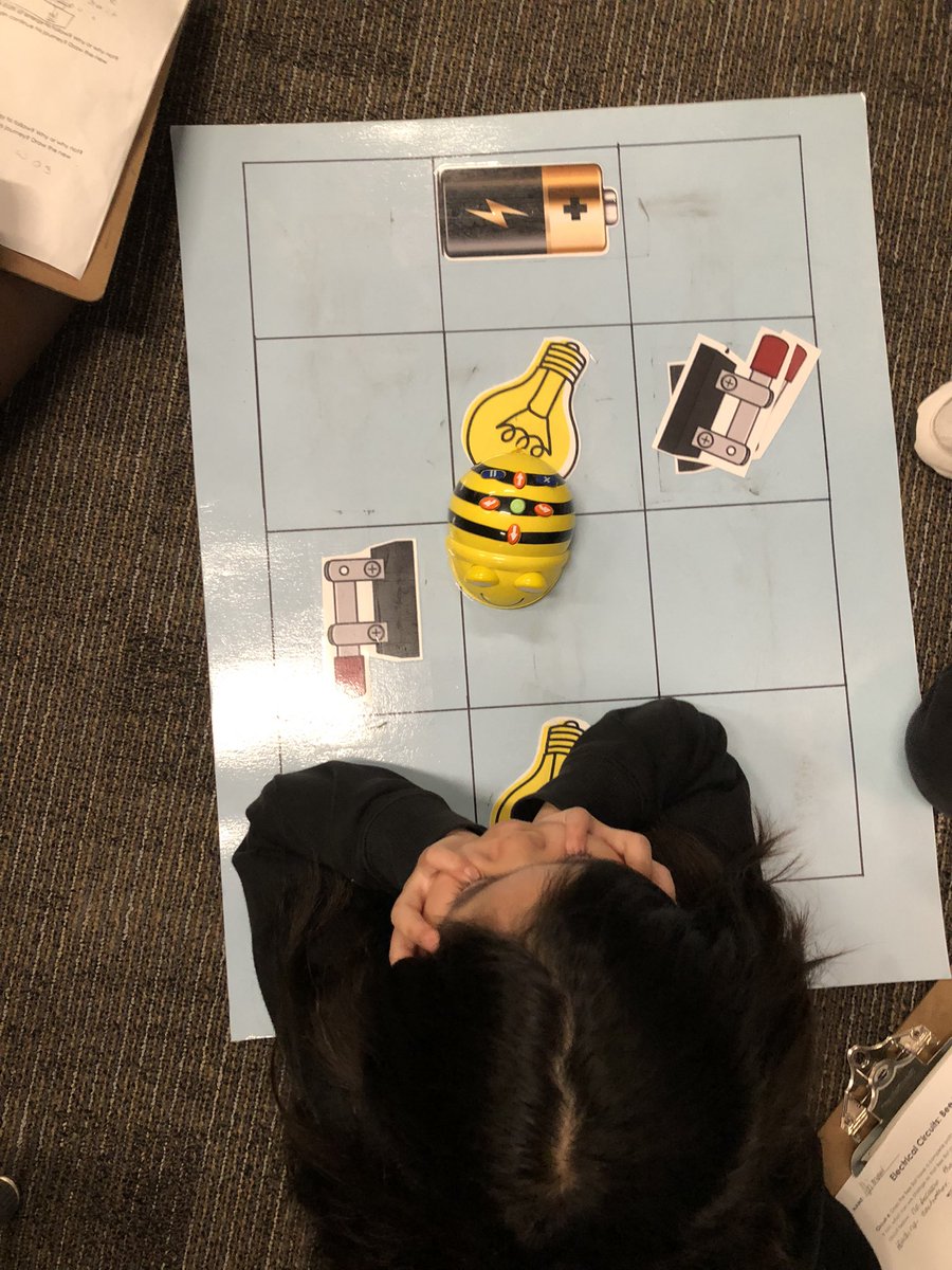 MrsRidleyMS's tweet photo. Bee Bots &amp; Circuits! 🐝🤖🔋💡🔌 @CFISDScience @FlanaganPam @MooreCFISD #bemoore https://t.co/TTwh8OqpEf