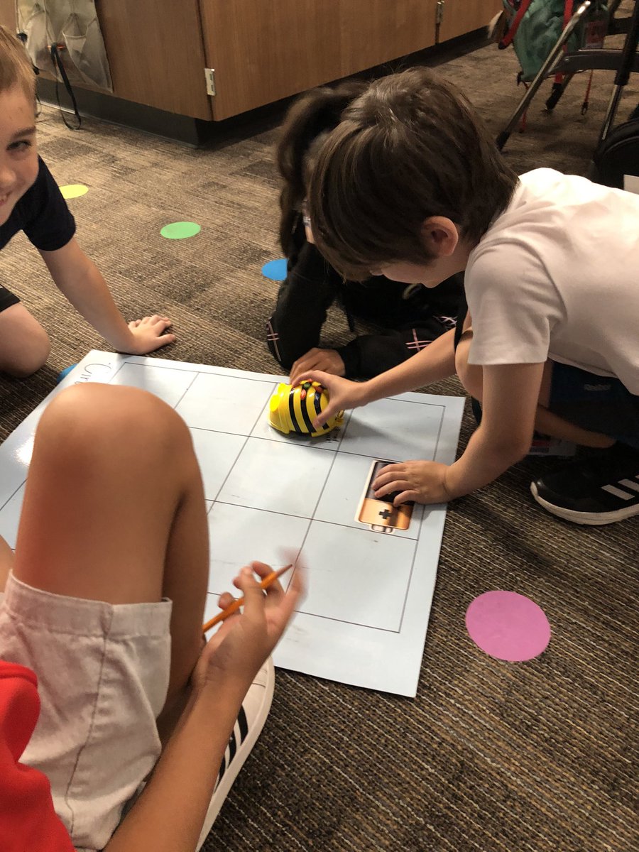 MrsRidleyMS's tweet photo. Bee Bots &amp; Circuits! 🐝🤖🔋💡🔌 @CFISDScience @FlanaganPam @MooreCFISD #bemoore https://t.co/TTwh8OqpEf