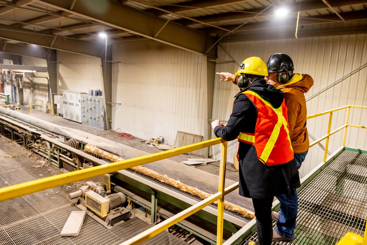 heathersweetab's tweet photo. Thanks so much to Northland Forest Products Ltd. for taking me on a tour of your mill this week. Family-run sawmills like this are so important to communities like Fort McMurray. They provide good jobs close to home and help drive the local economy
#AbLeg #abforest https://t.co/fCU9yUzhpM