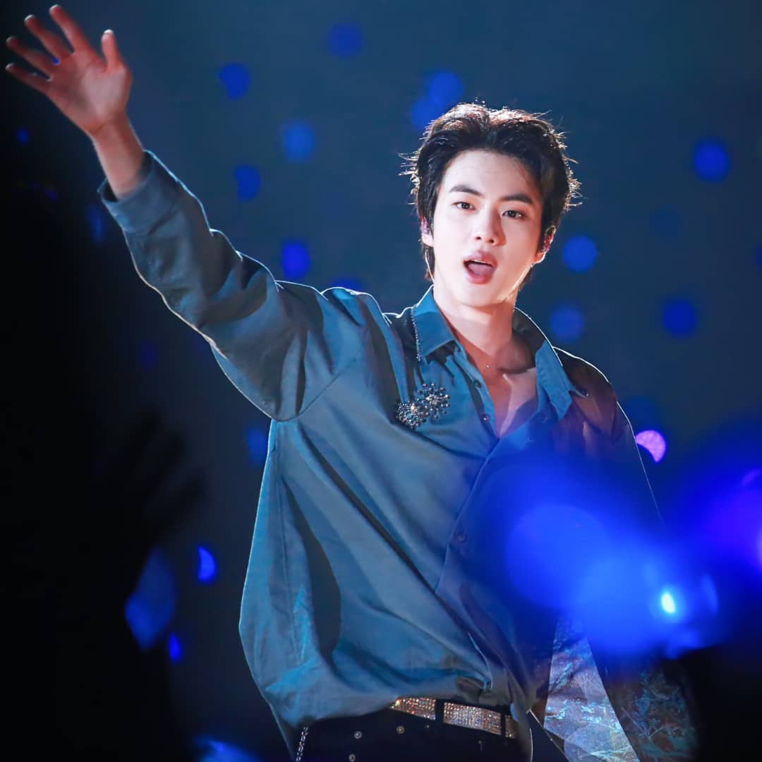 SadeenShk's tweet photo. Happy birthday Kim SeokJin!! wish you stay healthy, stay handsome and get more nore handsome as always. Thankyou for being bangtan and take care of the others member.we love you!!! love you BTS
#JinBirthday #MoonForJin https://t.co/6DiemRTkGw