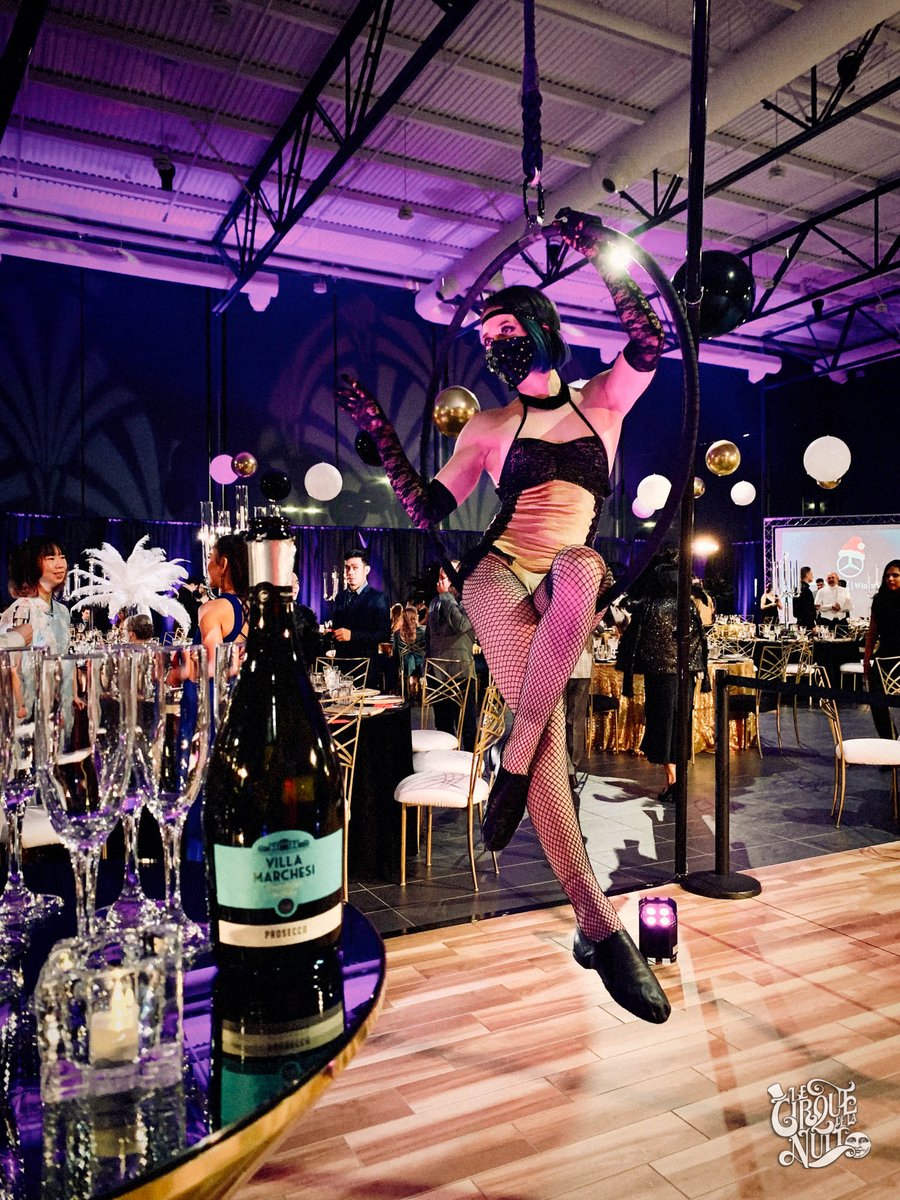 CirqueNuit's tweet photo. We are pleased to present some beautiful captures from our incredible Gatsby Themed @MercedesBenz Holiday Gala - Big thanks to @modernrentals for creating such a spectacular event and trusting us to bring the extra sparkle!! We had the best time entertaining you! 🎪 https://t.co/0hDRFYFwJV