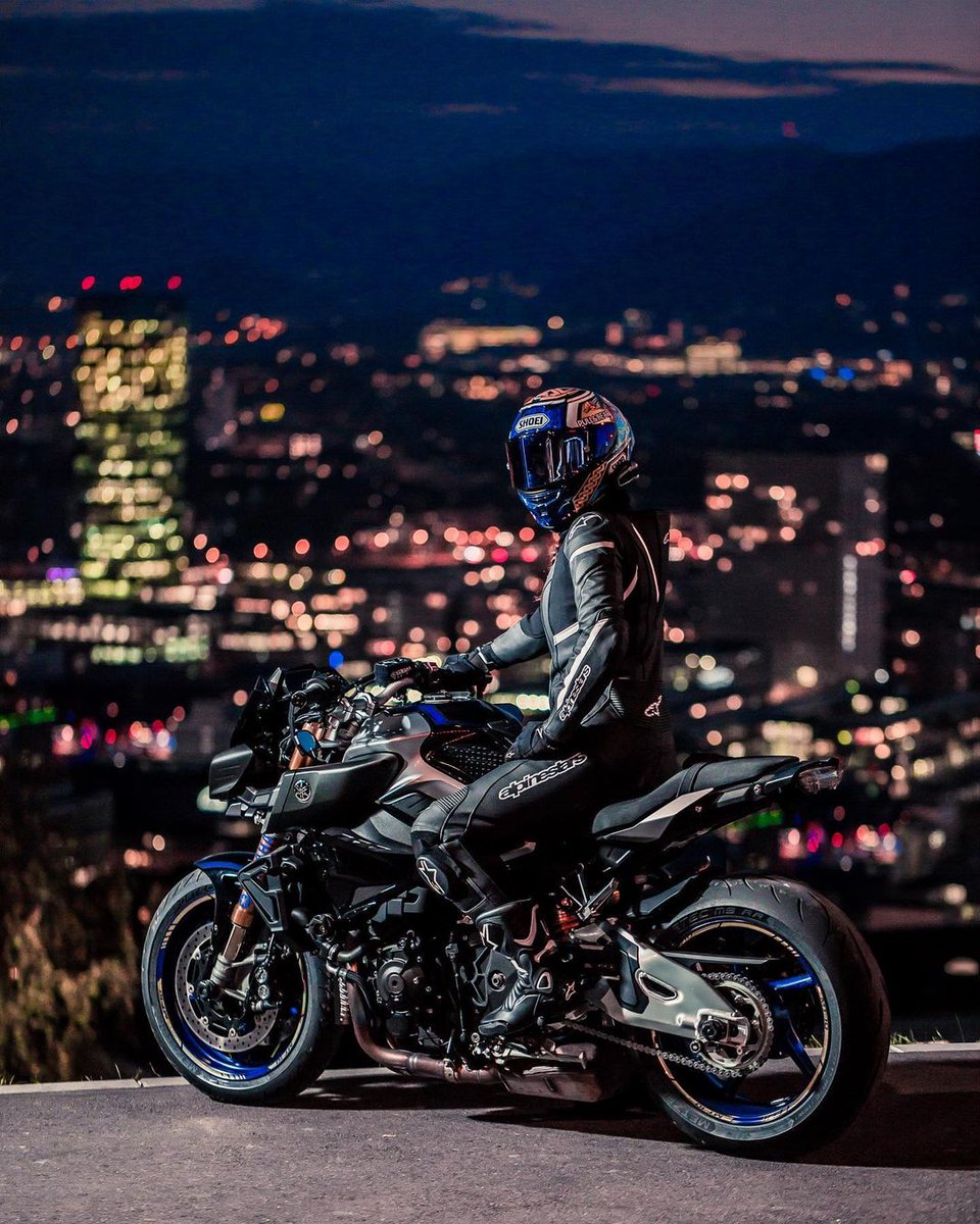 CardoSystems's tweet photo. #CardoOfTheDay with Jessy and a great night ride with her PACKTALK Bold.
👍 if you're a night ride fan

📸: IG:  @stellastorm_10sp
🎧: #PACKTALKBold

#Cardosystems #AskForCardo #CardoFam #yamaha #mt10 https://t.co/zR7b1s1UjU