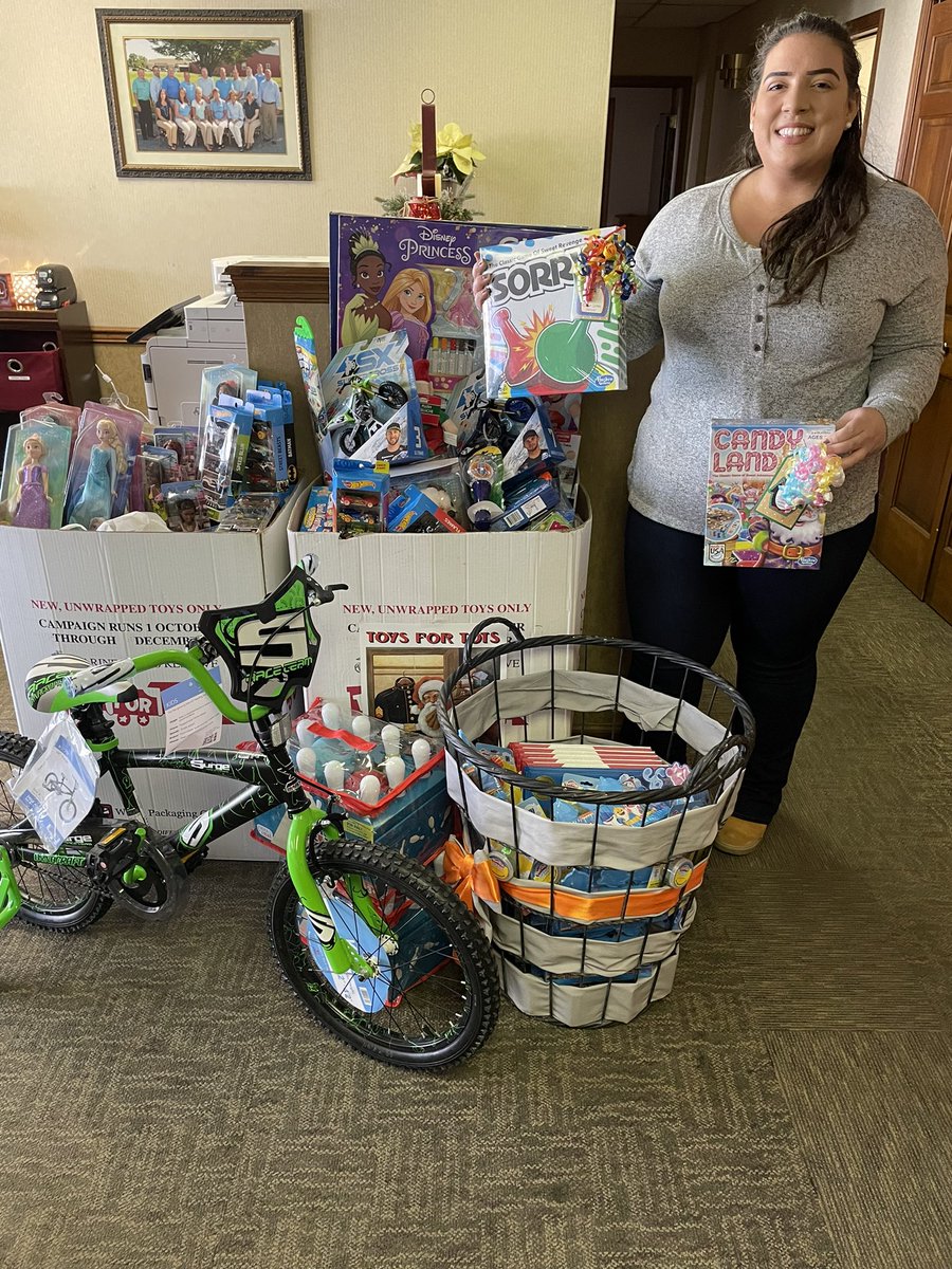 sjtrans1's tweet photo. BIG THANK YOU to Kelly from Dawn Career Institute (@DCIedu) who stopped by our office today to drop off some toys for our Toys for Tots drive 🧸 https://t.co/YB6m7M3XBS