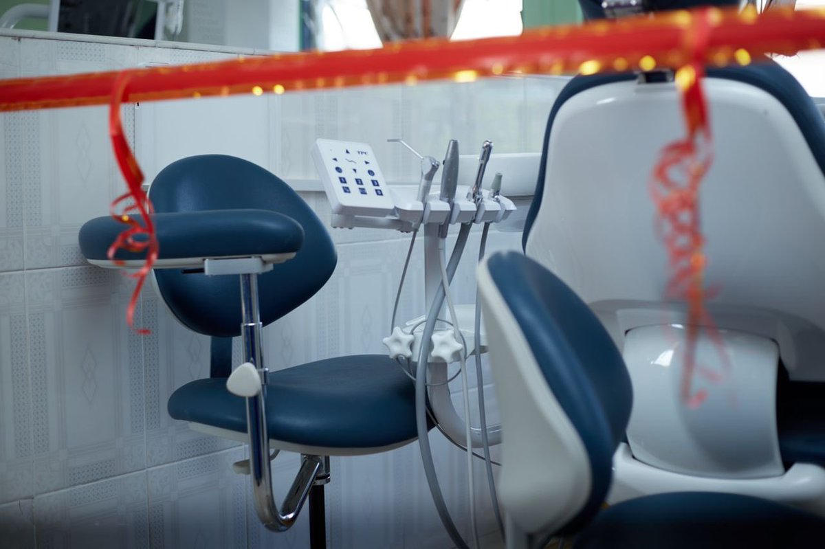 KBTH_GH's tweet photo. The Hospital's Board Chairman,  Dr. David Nkansah-Dwamena has commissioned five (5) dental chair sets for use. https://t.co/0KmQ2GoYwq