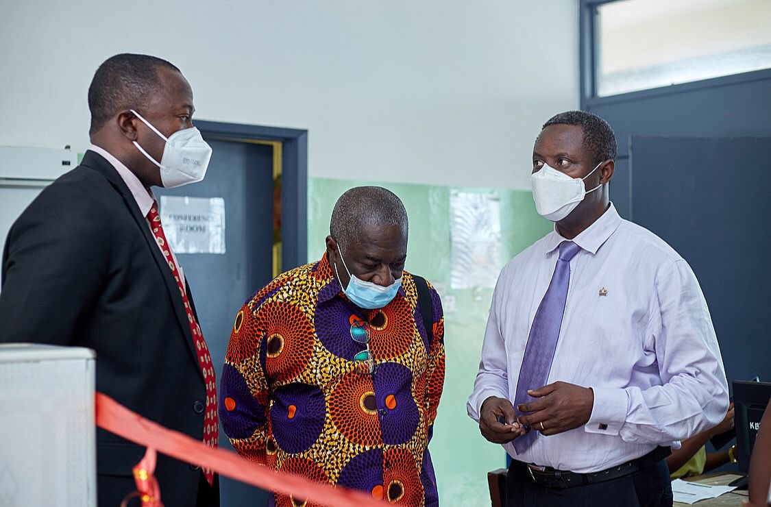 KBTH_GH's tweet photo. The Hospital's Board Chairman,  Dr. David Nkansah-Dwamena has commissioned five (5) dental chair sets for use. https://t.co/0KmQ2GoYwq