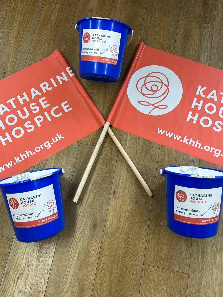 KfsXmastractor's tweet photo. Not long now we started fitting the lights today so let’s hope you kind people of Oxfordshire can fill the buckets when you see us 🎅🏻🎅🏻 https://t.co/ljTgJRnunA