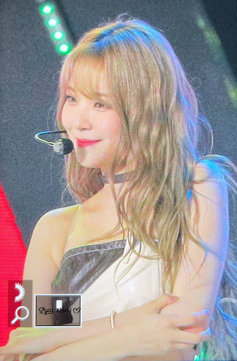 jiheonpix's tweet photo. 211203 ♡ gleaming moment https://t.co/M0xEuIrfPr