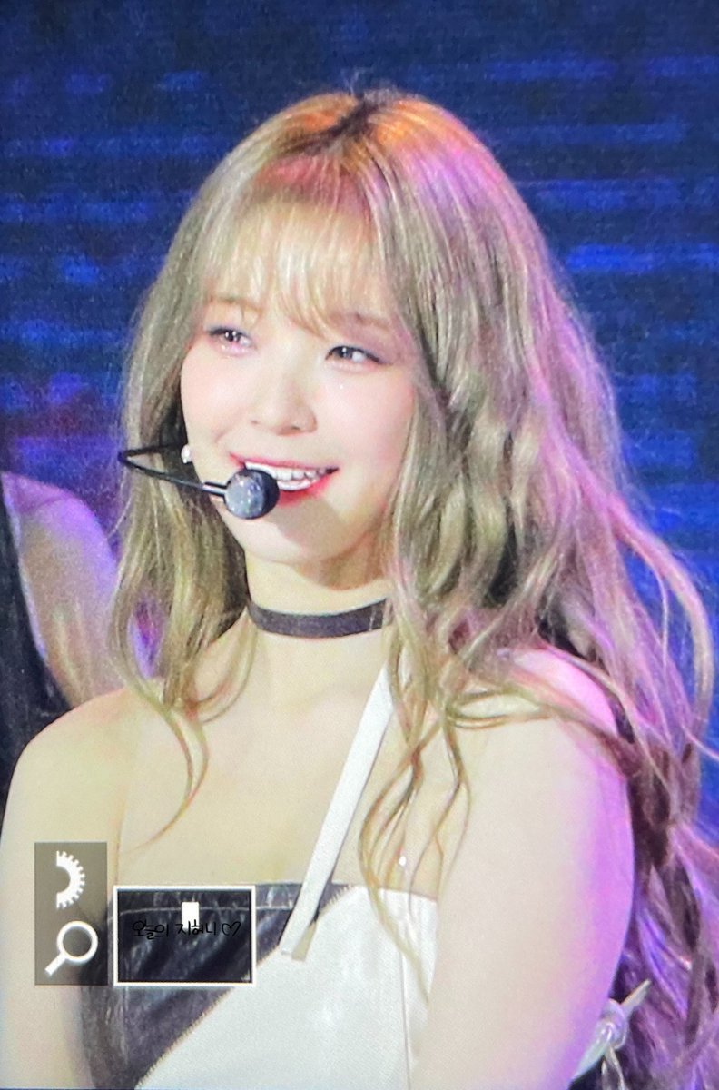 jiheonpix's tweet photo. 211203 ♡ gleaming moment https://t.co/M0xEuIrfPr