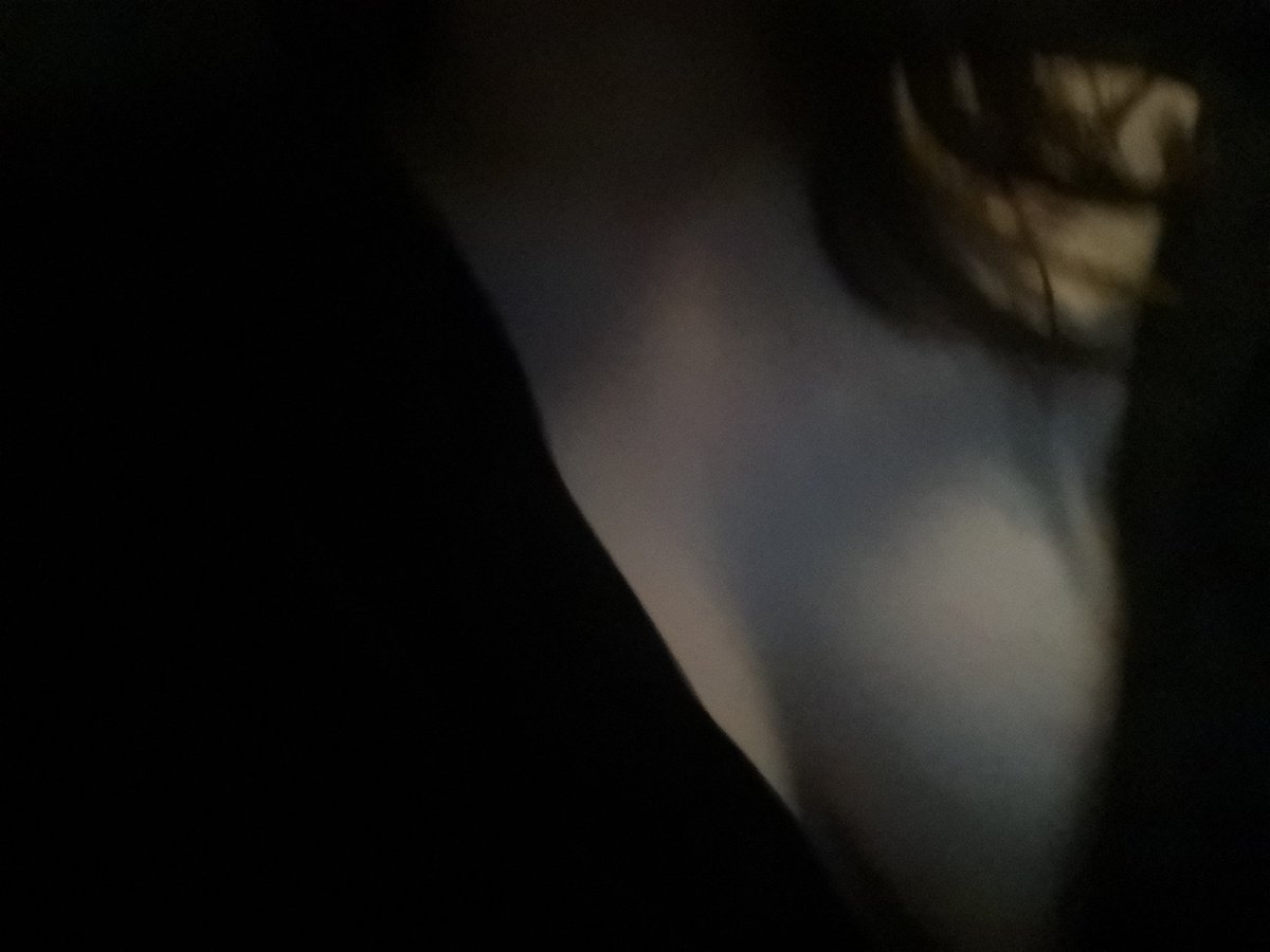 xiaomaiU's tweet photo. 大晚上只有我emo https://t.co/yt6Ki5i7wL