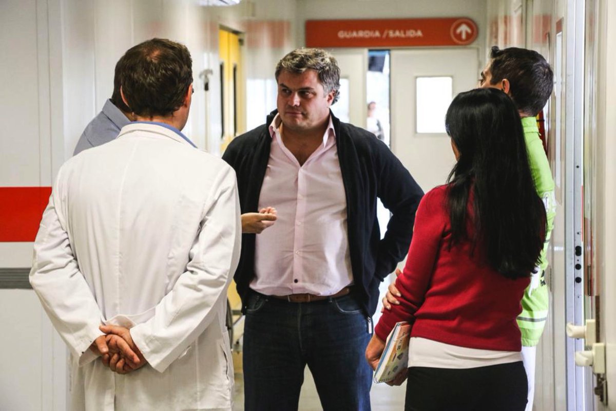 SLopezMedrano's tweet photo. Hoy también es el #DíaDelMédico y quiero enviarle mi saludo y reconocimiento a quienes diariamente dan lo mejor de sí para cuidar la salud de la gente, especialmente a los profesionales de #SanMartín. Su labor fue y sigue siendo esencial. https://t.co/kI46ShYUzu