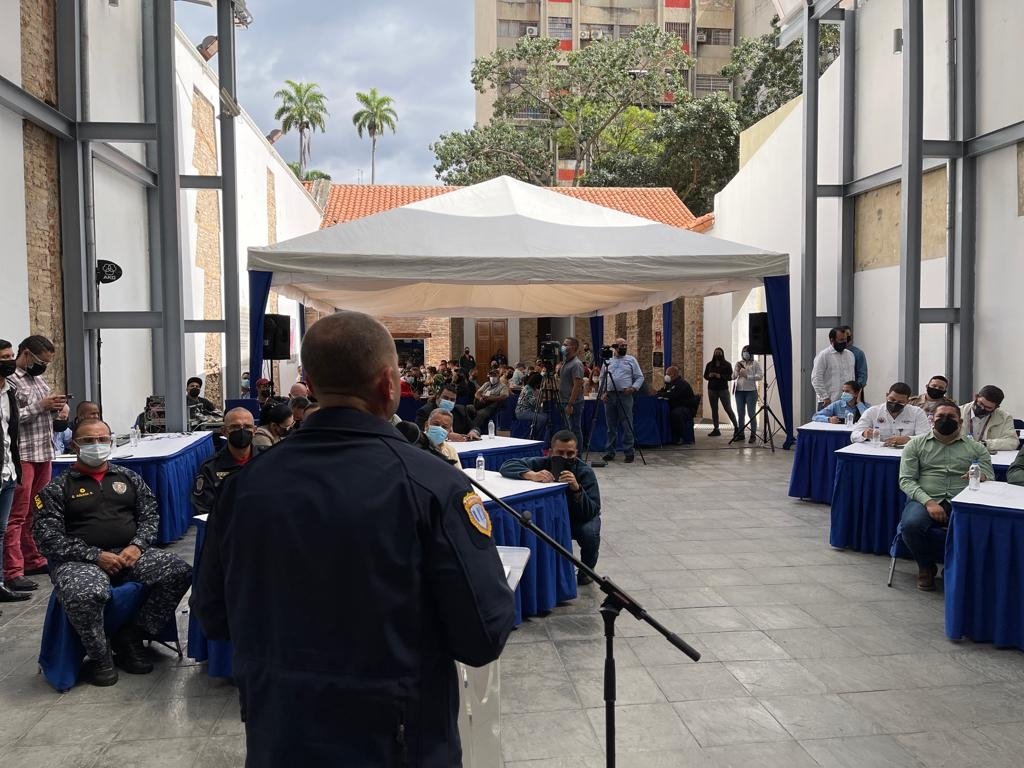 MijpVzla's tweet photo. 📰Desde la Casa de las Letras Simón Rodríguez, en Caracas,  el Vicepresidente Sectorial para la Seguridad Ciudadana y la Paz, y Ministro del #Mpprijp, A/J @CeballosIchaso1 presidió este viernes la consulta pública nacional de la Ley Cuadrantes de Paz. https://t.co/GjMlIPtwWS