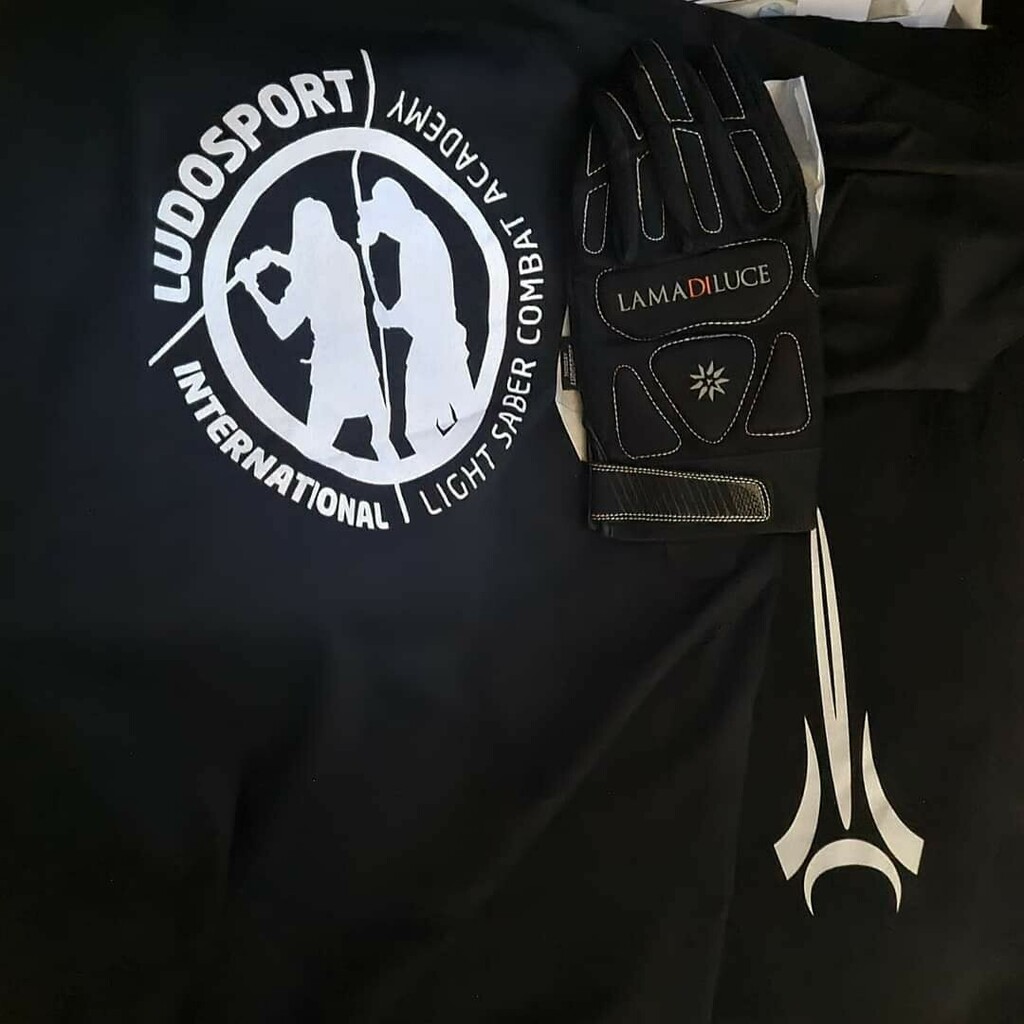 Kaiberie's tweet photo. Woot!
#orderofthetempest #ludosport #NDfriendlysport #lightsaberduelling #ludosportuk #gotmykit #hobby https://t.co/yPN4zgNLh9