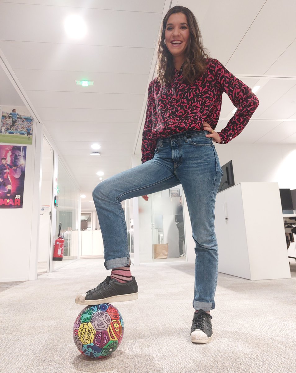 🎁[CADEAU DU SOIR] 🎁

⚽️<a href="/MaccaliCamille/">Camille Maccali</a> vous fait gagner le ballon de <a href="/RebondProject/">Rebond</a>  et de l’artiste Den End. 

Un ballon solidaire au profit de la fondation <a href="/Abbe_Pierre/">Abbé Pierre</a>. 
1 ballon vendu = 10 € récolté👉bit.ly/3GbfFVD

RT &amp; Follow <a href="/lequipedusoir/">L'Équipe du soir</a> pour l'emporter !