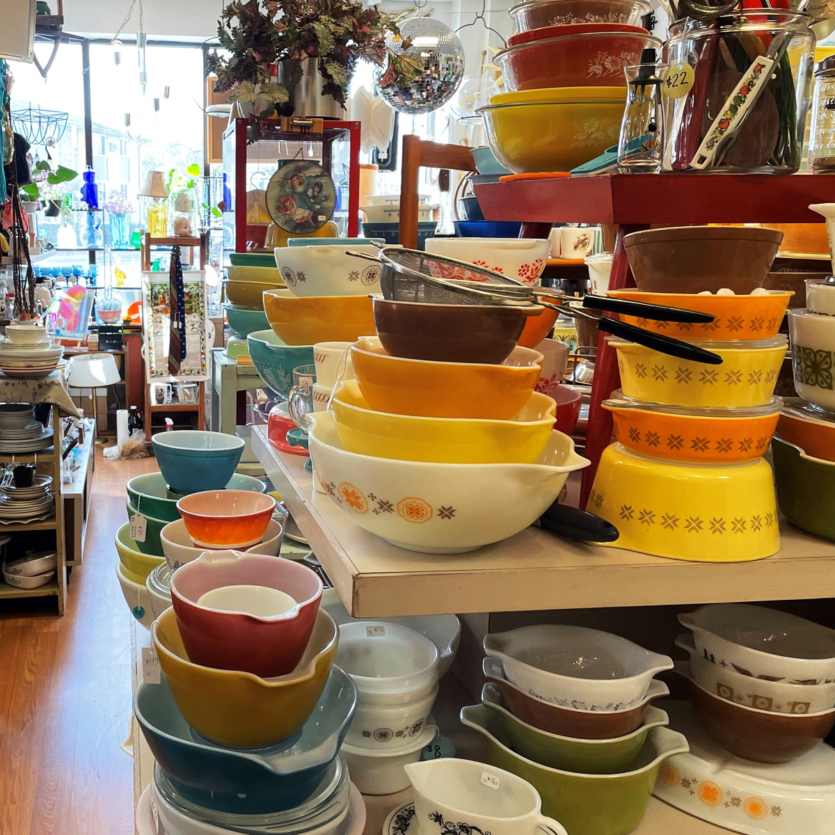 HennepinEnviro's tweet photo. We talked with retailers along Minnehaha Avenue in Minneapolis. They have stuff in store that make cool gifts—all while keeping the holidays green. Buying secondhand saves money, cuts waste and is a gift to the planet. 🎁 #secondhandgifts #vintage https://t.co/EUF4FXmEgb https://t.co/fRabKvP3wL