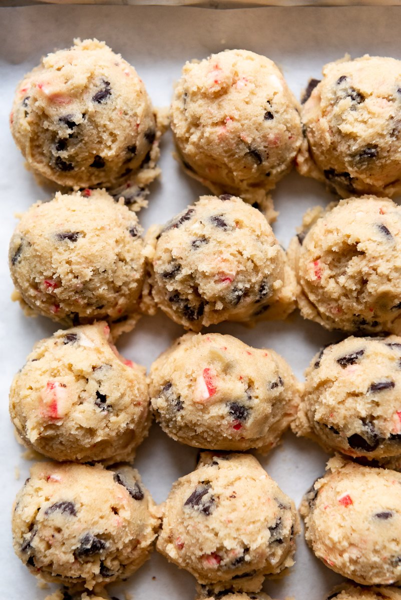 HouseofNashEats's tweet image. These Peppermint Chocolate Chip Cookies are loaded with candy cane pieces and are the perfect way to get into the Christmas spirit! They are easy to make with no chilling and perfect for a cookie exchange. #candycanes #Christmascookies houseofnasheats.com/peppermint-cho… #FreakyFridayRecipes