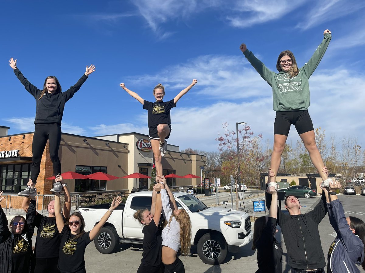 ESUCheer's tweet photo. Last stop before Texas! #esucheer🐝 https://t.co/rJygvCKL22