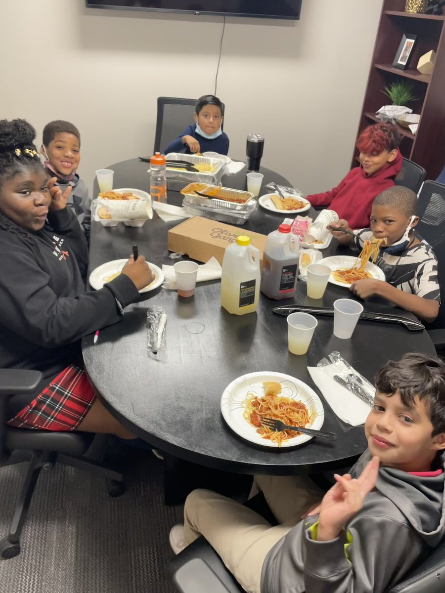 Our Wildcats used their PBIS points to purchase raffle entries. The winners enjoyed delicious spaghetti, breadsticks, and dessert from <a href="/olivegarden/">Olive Garden</a>! #WitterOnTwitter 🐾♥️ <a href="/TransformHCPS/">HCPS Transformation Network</a> @HCPS_SEL <a href="/HillsboroughSch/">Hillsborough Schools</a>