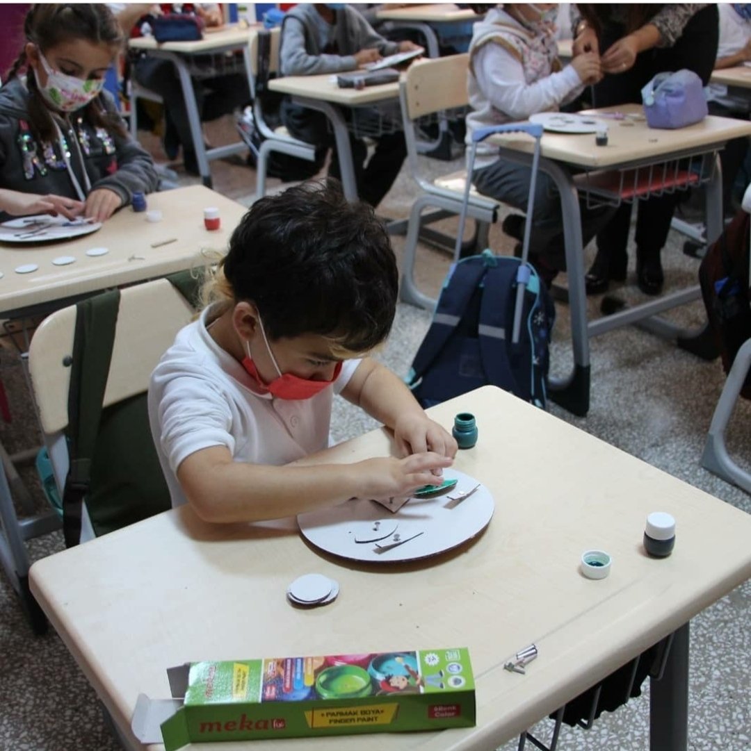 İlçe Milli Eğitim Müdürlüğümüz ve <a href="/AydemEnerji/">Aydem Enerji</a> işbirliği ile yürütülen projede resim ve duygu tanıma atölyeleri ile; Marmaris yangınında olumsuz etkilenen öğrencilerimize yaşanılan olumsuz doğa olayları karşısında almaları gereken önlemler aktarıldı.<a href="/mugla_mem/">Muğla İl Millî Eğitim Müdürlüğü</a> <a href="/sibelkisaerbaa/">Sibel Kısa</a>