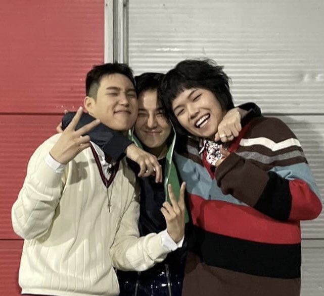 softinseo's tweet photo. no but i’ve never thought i’d get into these kids SO much you just can’t help but to genuinely support them like they’re all very sweet and talented and VERY cute. wishing BE’O, Mudd The Student, Anandelight success in life i’ll continue supporting your music! <3 https://t.co/KdmyTATQl0