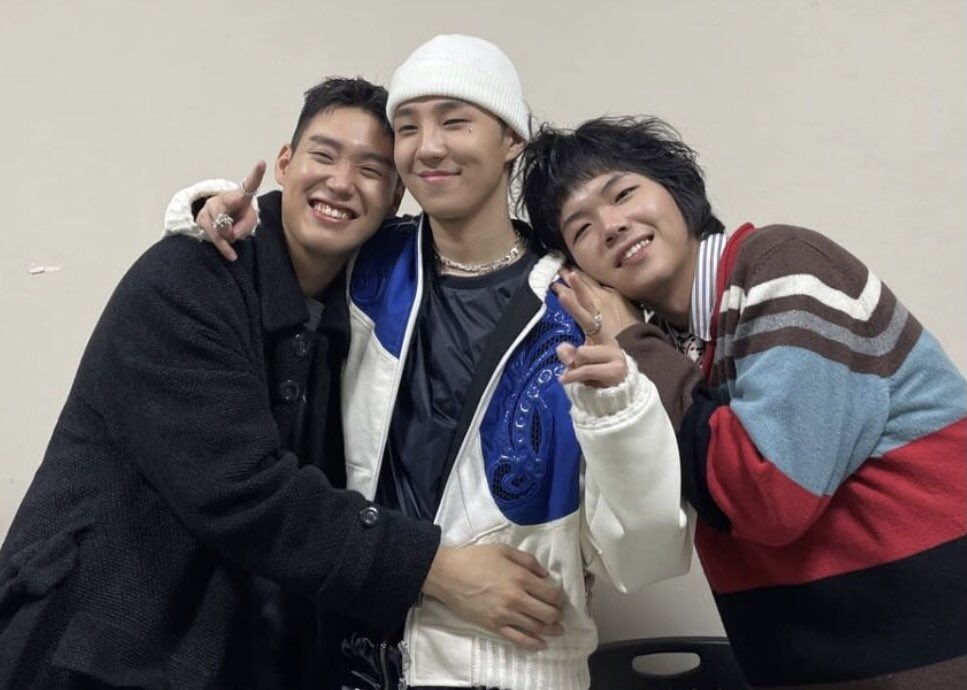 softinseo's tweet photo. no but i’ve never thought i’d get into these kids SO much you just can’t help but to genuinely support them like they’re all very sweet and talented and VERY cute. wishing BE’O, Mudd The Student, Anandelight success in life i’ll continue supporting your music! <3 https://t.co/KdmyTATQl0