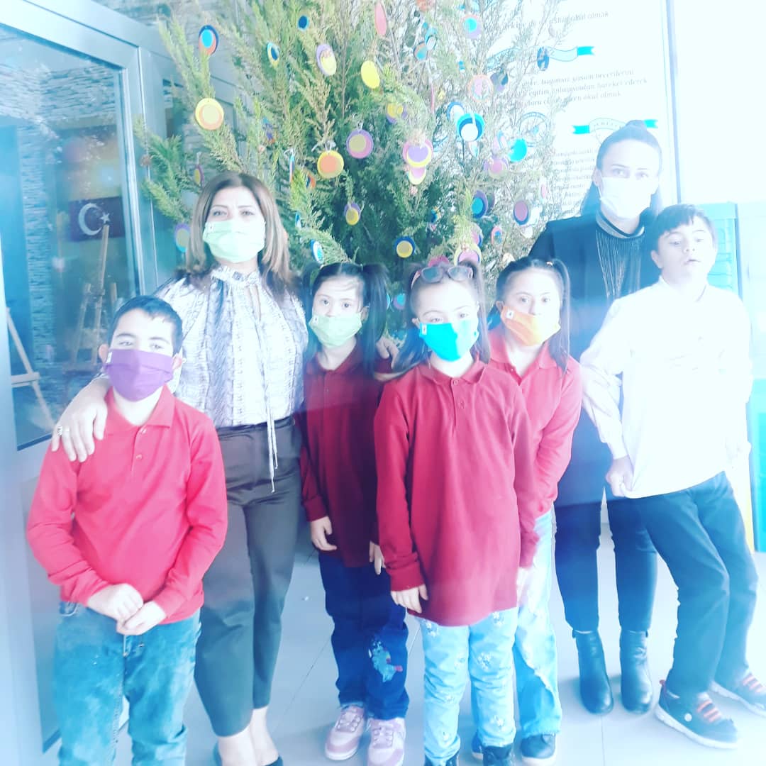 MelekYl12593281's tweet photo. Bizi biz yapan, kolumuz, gözümüz, kulağımız değil kalbimizdir. Zihnimizdeki ve gönlümüzdeki engelleri kaldıralım.
#Sadece #bir #gün #değil #her #gün #engellerin #farkında #ol
#yeryüzümeleklerim ❤❤ https://t.co/qJgBMWuAFU