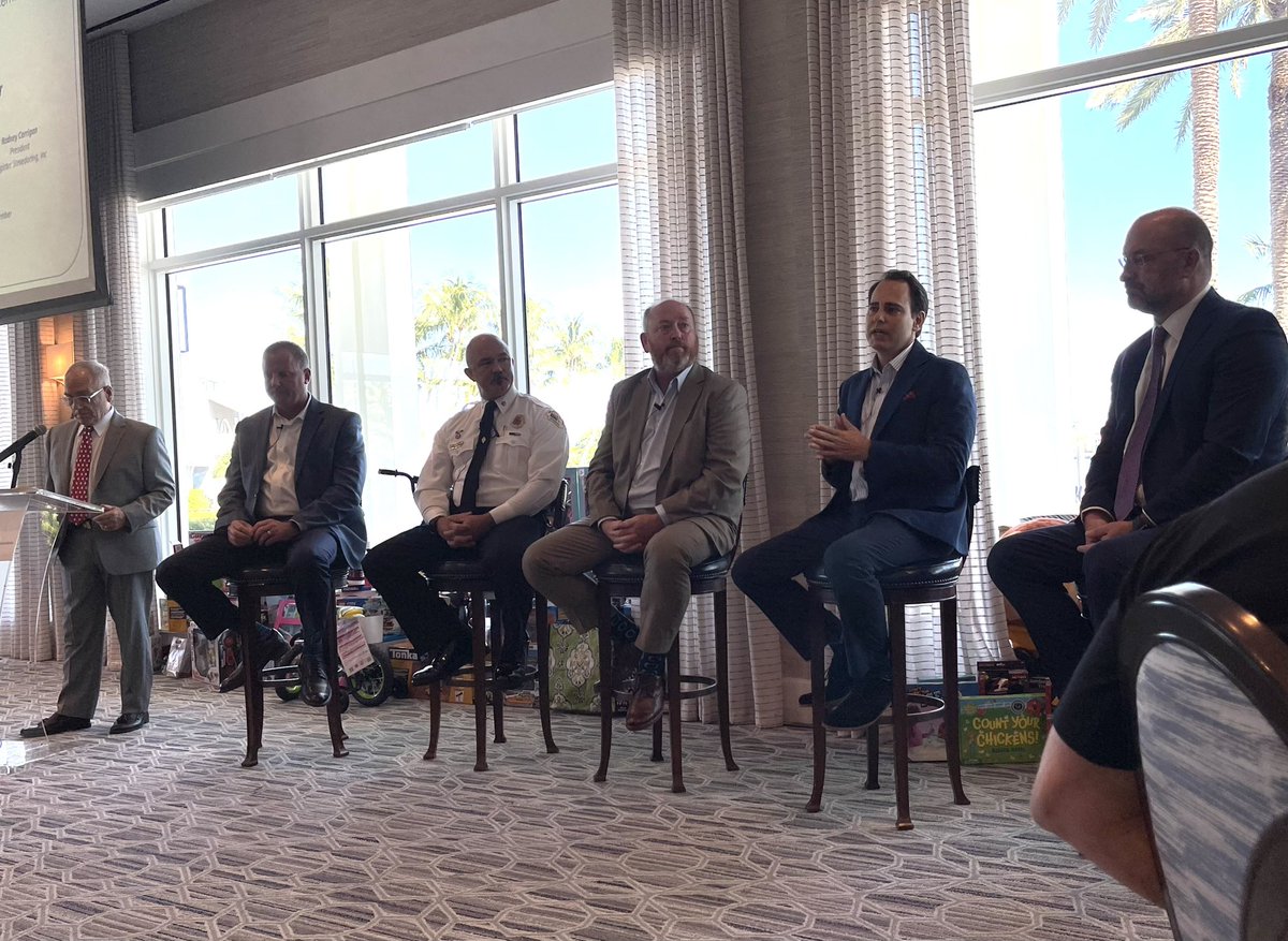 ChipLaMarca's tweet photo. Great @PortEverglades Association program on the 2022 Vision: Turning Challenges into Opportunities for our ports. We also raised and donated a shipload of gifts for local children - and sang the Days of Christmas 🎄❗️ https://t.co/95WoRxI7TE