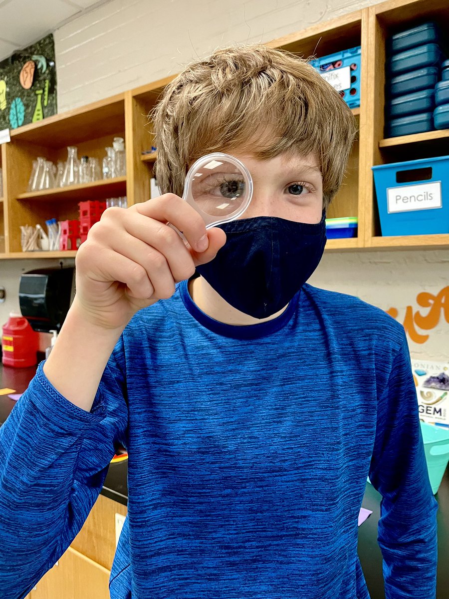 ohwowmrspowell's tweet image. Investigating rocks based on their observable properties - next week, we classify them based on how and where they formed! @oberlinmiddle #learningROCKS