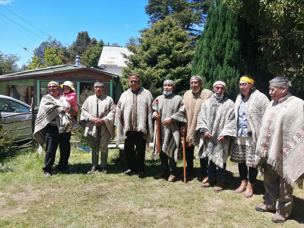 DPPChiloe's tweet photo. Nuestro Delegado @pedroandradep participo en la Ceremonia Ancestral de envestidura de Manuel Antonio Levin, como Cacique de la comunidad Williche "Muchulla Mapu de Castro". Deseamos a la nueva autoridad ancestral mucha sabiduría en su gestión con su comunidad.
#CompromisoInsular https://t.co/mrpxk3lvx5