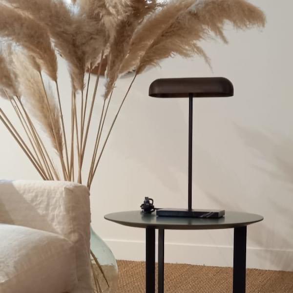 fambuenalights's tweet photo. SHOWROOM TREVISAN DÉCORATION.

The #TrevisanDécoration showroom offers a selection of interior furnishings that are both modern and timeless. 
Our custom #BOOK table lamp has been chosen to perfectly fit the space. https://t.co/o5rXPhloEj