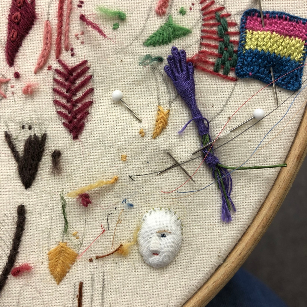 AStitchinQuine's tweet photo. one of the fun things about #Stumpwork is the disembodied heads and hands you always seem to have floating around.
#HandEmbroidery #Stitiching #Unsettling #RaisedEmbroidery https://t.co/6ZvNV6iiuY