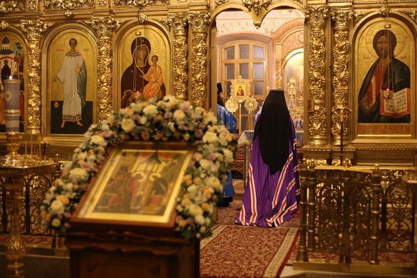 episkopleonid's tweet photo. 📿Оптинские праздники. Праздничное Всенощное бдение во Введенском соборе.  
С праздником Введения во храм Пресвятой Богородицы! https://t.co/fQ9dSQfJft