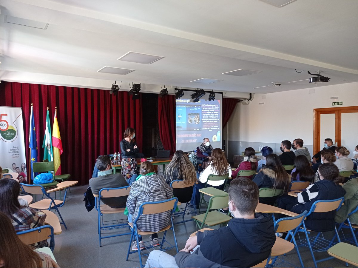 j_cdavila's tweet photo. Día de la discapacidad en el @CPIFPLosViveros. Luis, Balboa y el profesor @carcam72 han contando sus experiencias en esta jornada #emprendimiento #visiblesycapaces #disCAPACIDAD @FPAndaluza https://t.co/xgJUWtGvxX
