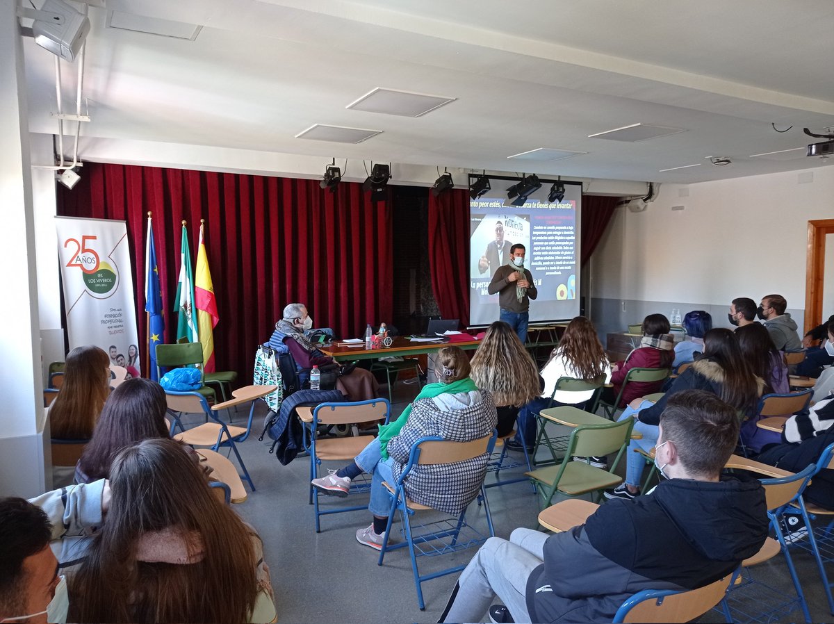 j_cdavila's tweet photo. Día de la discapacidad en el @CPIFPLosViveros. Luis, Balboa y el profesor @carcam72 han contando sus experiencias en esta jornada #emprendimiento #visiblesycapaces #disCAPACIDAD @FPAndaluza https://t.co/xgJUWtGvxX