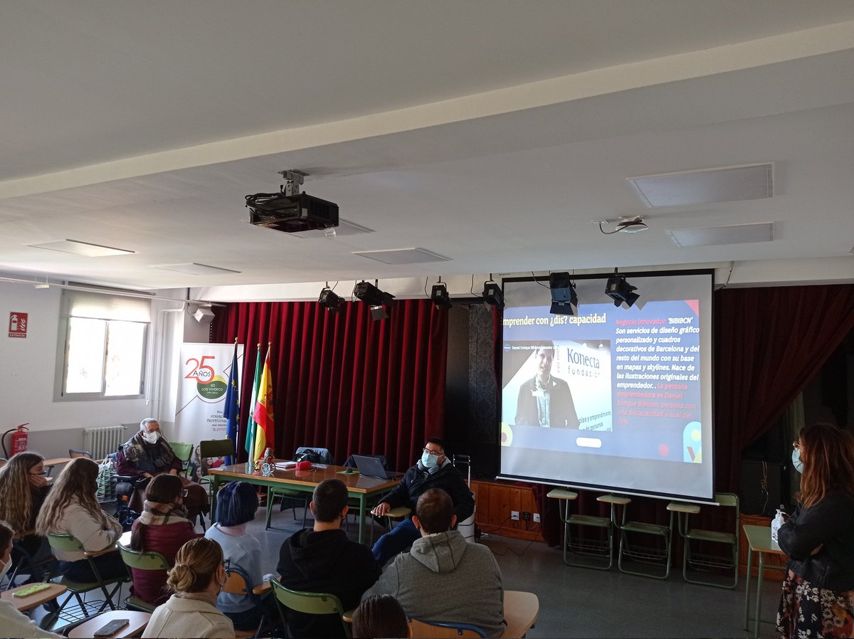 j_cdavila's tweet photo. Día de la discapacidad en el @CPIFPLosViveros. Luis, Balboa y el profesor @carcam72 han contando sus experiencias en esta jornada #emprendimiento #visiblesycapaces #disCAPACIDAD @FPAndaluza https://t.co/xgJUWtGvxX