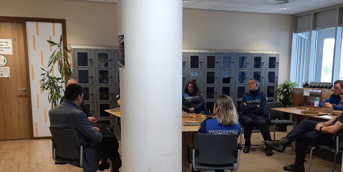 In gesprek met de collega's van Stadstoezicht. Geluisterd naar hun verhalen en ervaringen. Ze denken mee met inwoners en ondernemers, zoeken de dialoog en proberen oplossingen te bieden voor een veilig Almere. Ik ben trots op onze handhavers en dankbaar voor hun inzet.