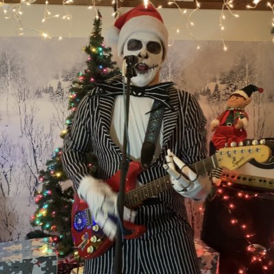 _deliverydave's tweet photo. It’s PEAK!  #NewProfilePic #ups #delivery #holiday https://t.co/H2L2agDEn2