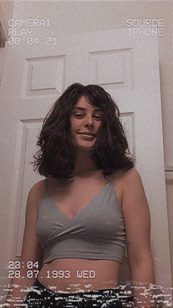 charlielarkin13's tweet photo. after 3 tiktok tutorials (and my curly hair saving the blunt cuts) i tried a wolf cut https://t.co/QjXSbZJ8oJ