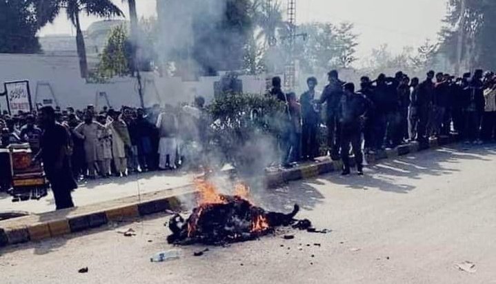 abdul_Hofficial's tweet photo. "Whosoever kills a person ... it shall be as if he has killed all mankind"
-Al Quran [5:32]
#Sialkot
#سیالکوٹ_سانحہ https://t.co/Ut1L1NLQPY