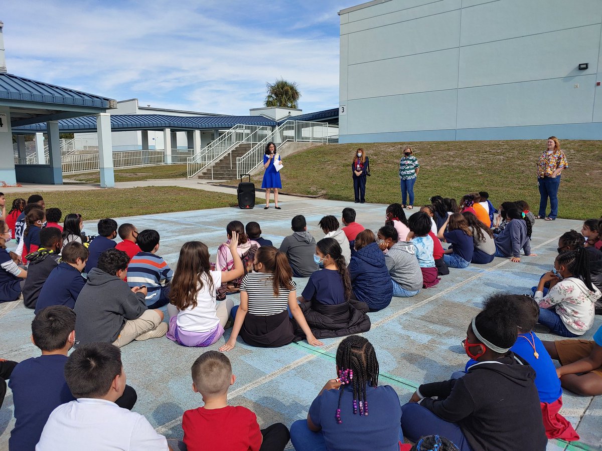 SchmidtSailors's tweet photo. Thank you too the DAR for visiting Schmidt and sharing information to our 4th graders. https://t.co/dG1eqBR6mD