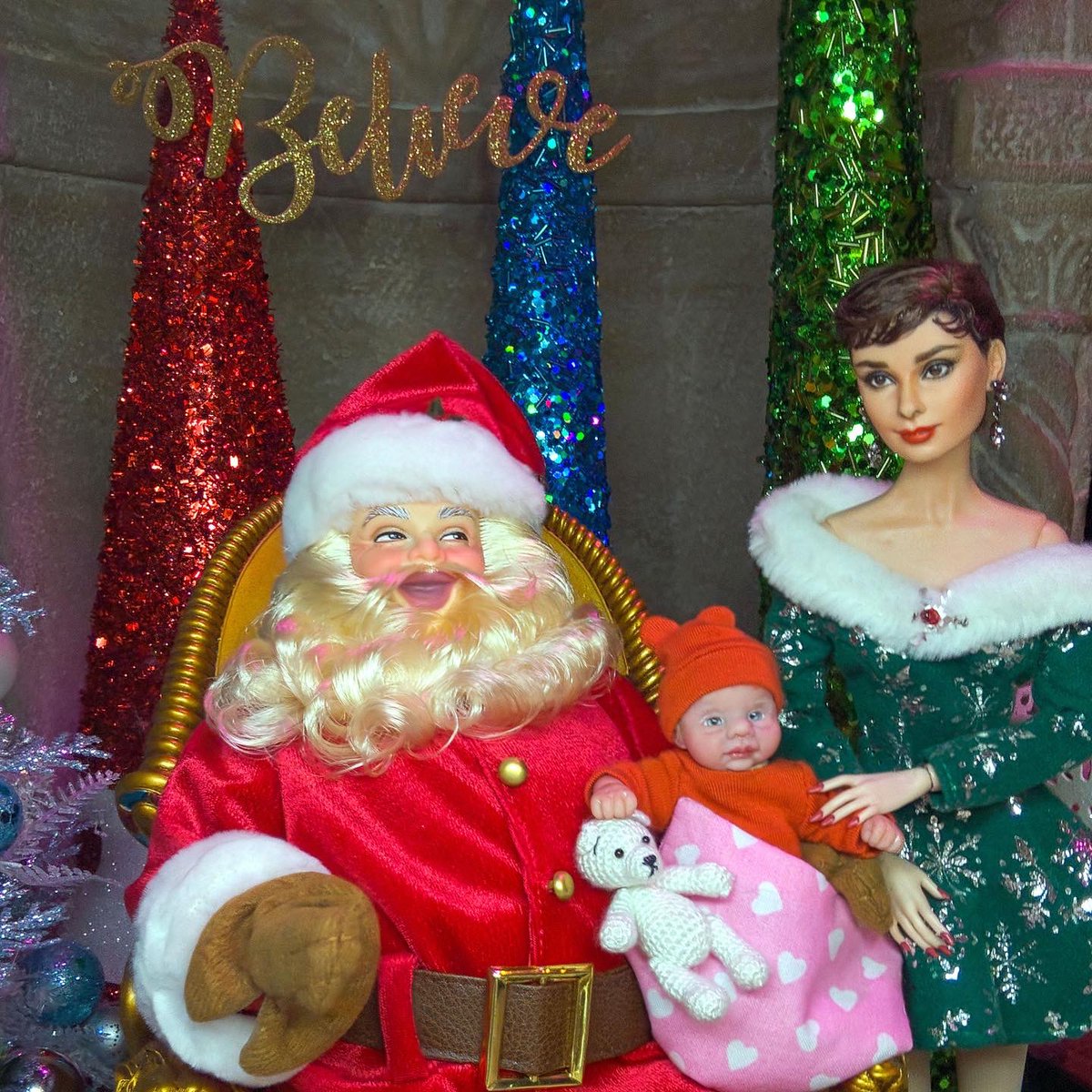 1sixthW's tweet photo. Baby's first Christmas with Audrey by https://t.co/TJ9NXNR5SP baby by Alla Aseeva on etsy https://t.co/fRVdWxj8je

On https://t.co/Sd1903RUNe
Books: https://t.co/miaN40uqaW

#onesixthscale #onesixth #decemberthird #christmas #christmas2021 #baby #dollsminireborn #audreyhepburn https://t.co/rIln02mdwH