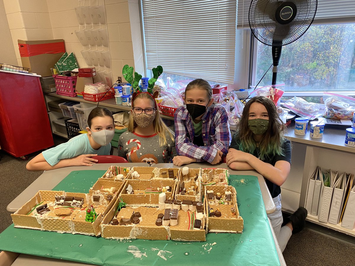 klm1226's tweet photo. Gingerbread STEM project 6-1 core 1 Supernovas @SalemBosh @TimothyBelton7 @mrsjhowland https://t.co/TigZktMvxh