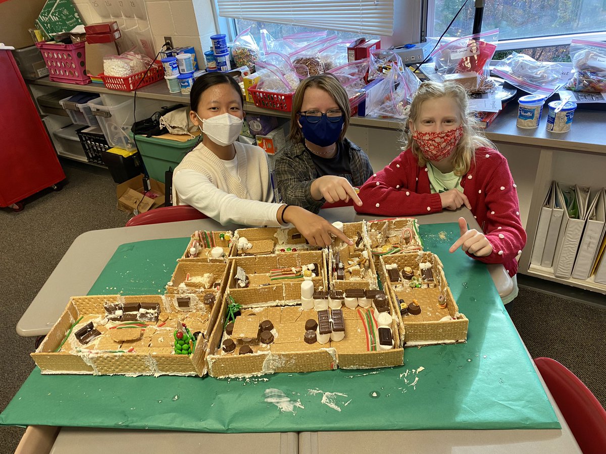 klm1226's tweet photo. Gingerbread STEM project 6-1 core 1 Supernovas @SalemBosh @TimothyBelton7 @mrsjhowland https://t.co/TigZktMvxh
