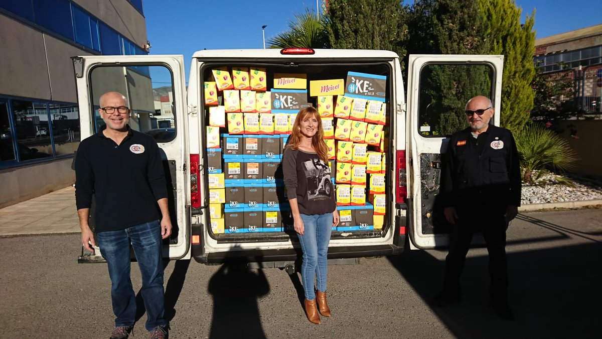 Nuevamente Damel Group ha llenado la furgoneta de chuches, frutos secos y chocolate como aportación a la #XXXIICampañaNavideñadeAcciónSocial2021  todos los años nos sorprenden gratamente Margarita Pato Esteban responsable de RRHH ha sido la encargada de la entegra.
¡GRACIAS!