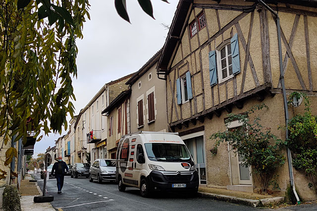 villerealinfos's tweet photo. NE PAS FAIRE TOUT ET N'IMPORTE QUOI - Fenêtres, volets, portes, façade, toiture... dans la bastide, toute modification doit faire l'objet d'une déclaration. Le maire de Villeréal rappelle quelles sont les obligations...
https://t.co/JyvGRKBCcn https://t.co/f0M3sY46SC