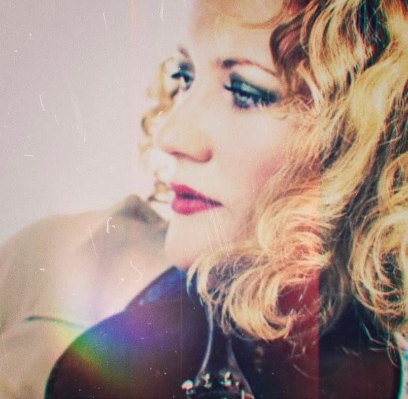 The awesome Sarah Cullen aka <a href="/ReflectionBox/">The Reflection Box</a> will open the show at @angrianan on December 30th. Tickets are available to book here: bit.ly/3lwMeWf

Sarah’s brilliant album ‘Notes From The Wonderground’ is available now at this link: bit.ly/31tKKoK