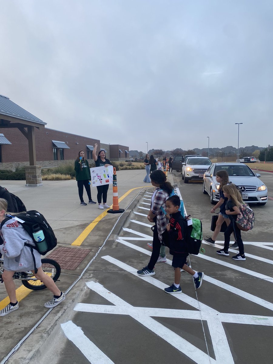 PHSFastpitch's tweet photo. 🎉HAPPY FRIDAY🎉
Great morning seeing at the kiddos @LightFarmsElem‼️#Team22 #PeaceAndLove #PHSconnectandgrow 

@ProsperHS @PISD_Athletics @ProsperISD @HaleyStellyEDU @JohnMBurdett https://t.co/87fEDd0svo