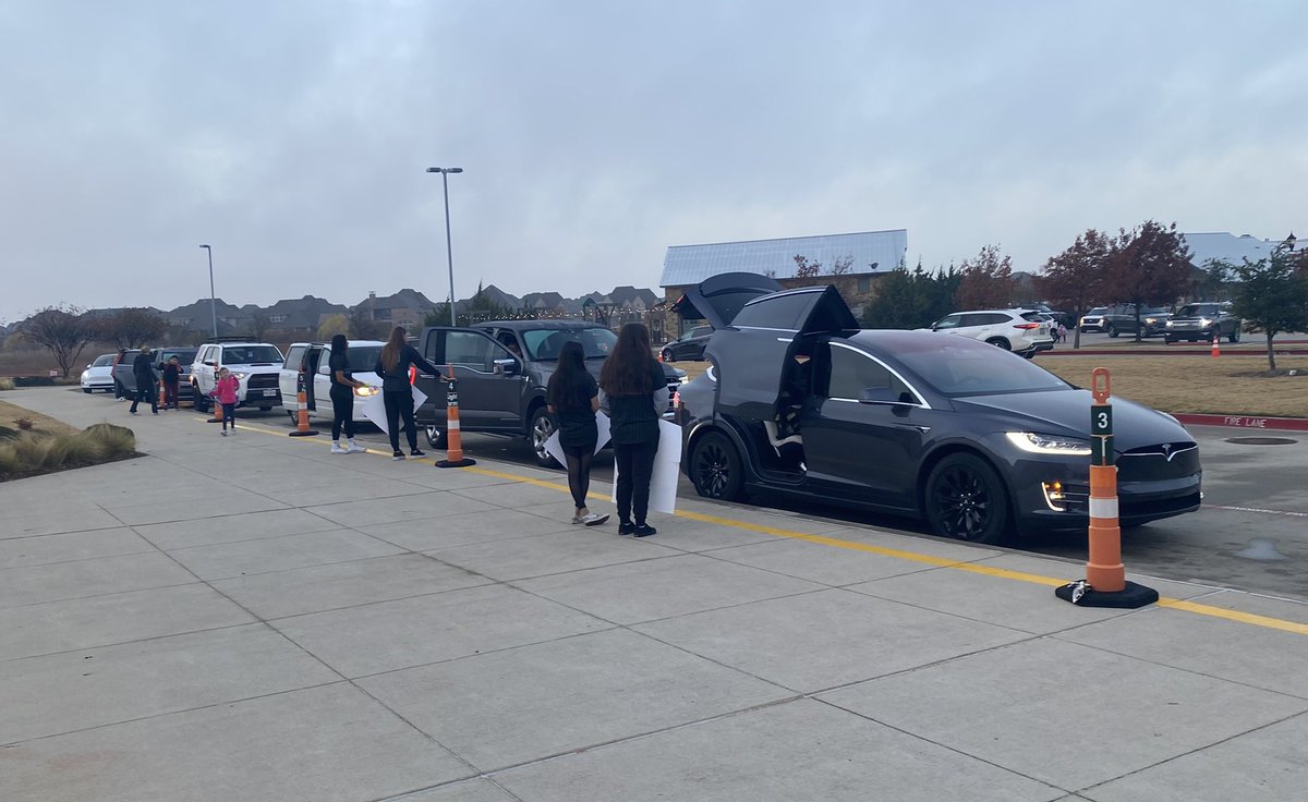 PHSFastpitch's tweet photo. 🎉HAPPY FRIDAY🎉
Great morning seeing at the kiddos @LightFarmsElem‼️#Team22 #PeaceAndLove #PHSconnectandgrow 

@ProsperHS @PISD_Athletics @ProsperISD @HaleyStellyEDU @JohnMBurdett https://t.co/87fEDd0svo
