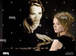 merlinpapin3's tweet photo. Ce soir sur @ARTEfr le film #UnAnEnHiver de #CarolineLink (2008) avec #KarolineHerfuth #CorinnaHerfouch #JosefBierbichler
@Jouxplane83 @FredOL69007 https://t.co/qvah36qacb