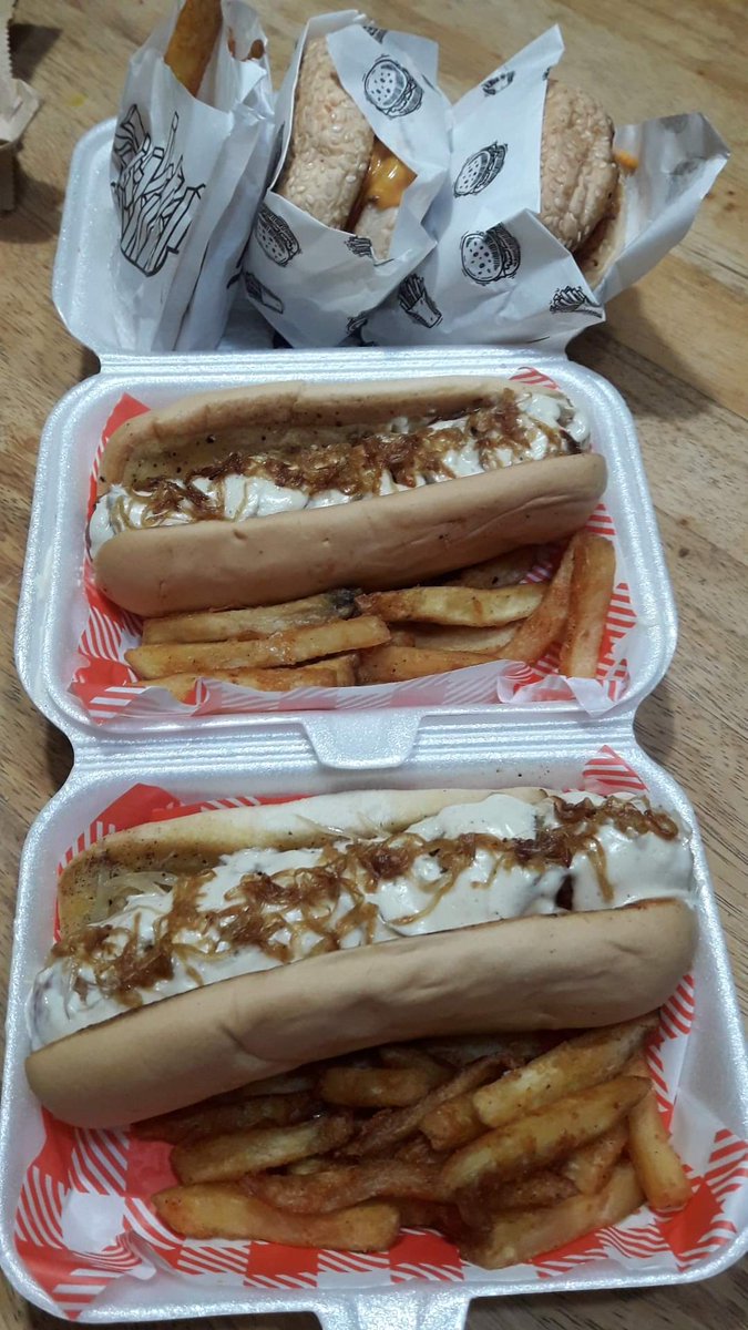 HeartLezFemme's tweet photo. Masarap daw sabi ng fam ko @gentlewannie. Yung gusto ko matikman pero di pede kaya fam ko na lang.
#sadlifeme #bitterme https://t.co/fCeRXPZQjv